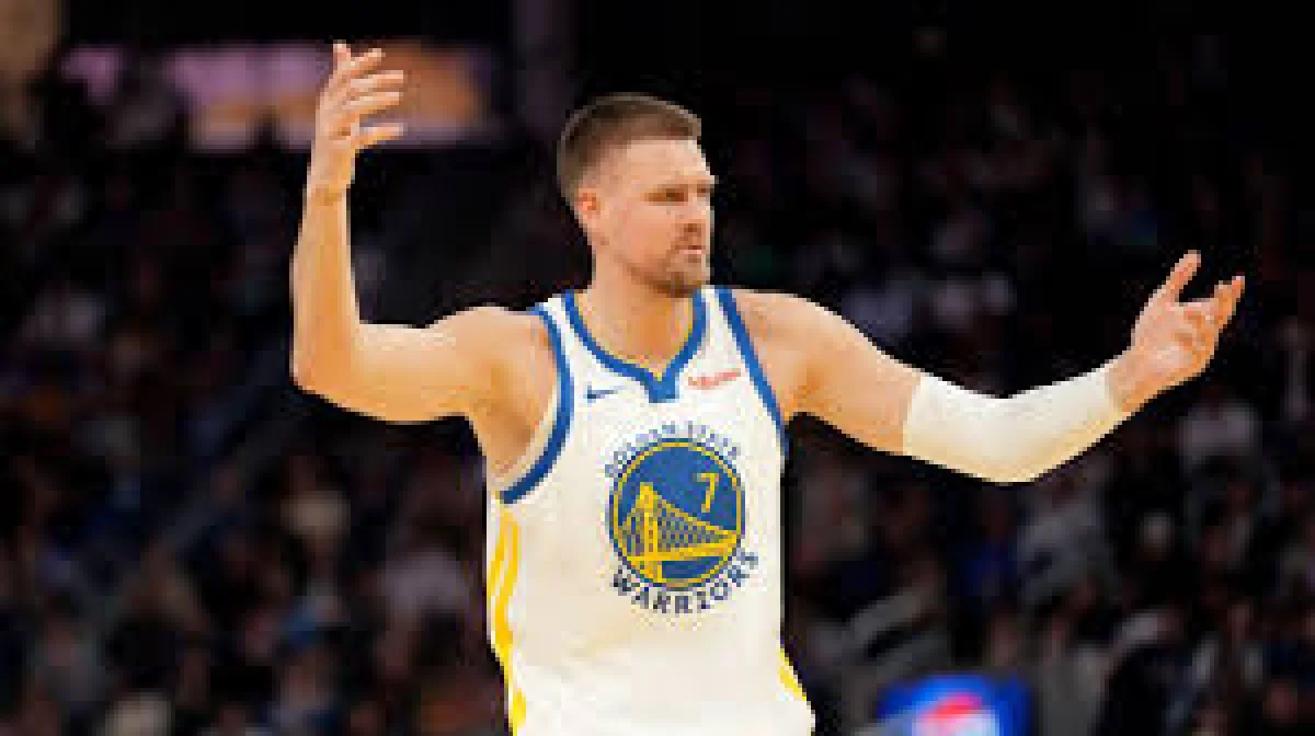 Warriors apostam em Graham Ike como titular na derrota para os Grizzlies