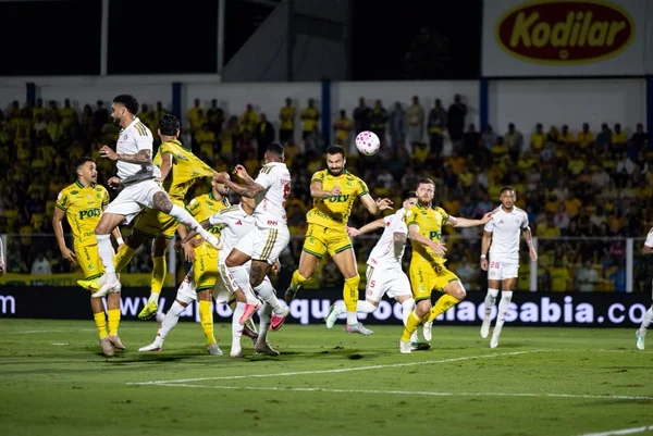 Mirassol vence o Internacional por 2 a 0 e complica situação colorada no Brasileirão