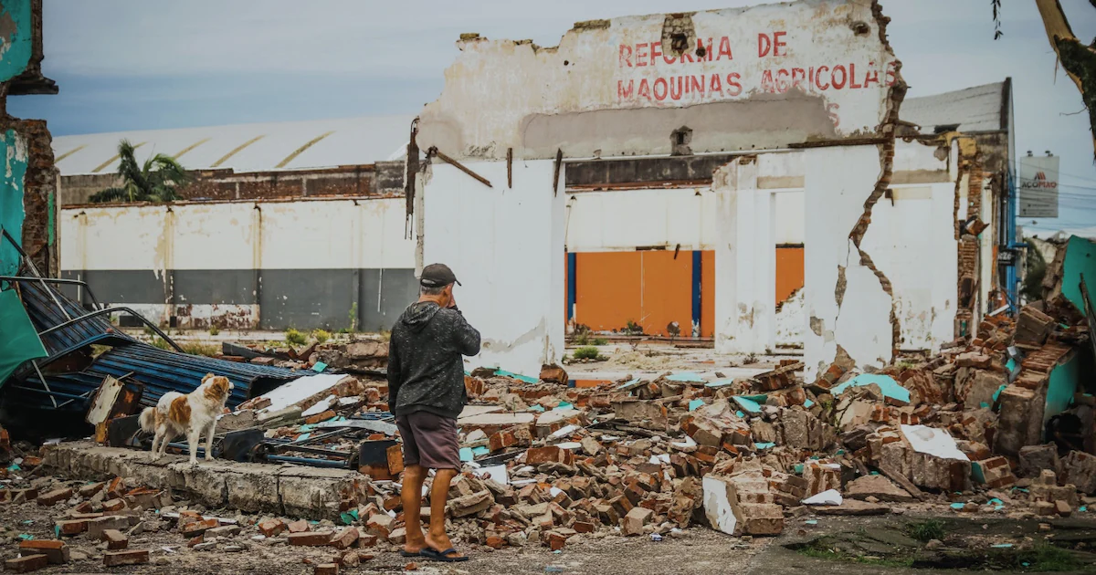 Temporais e ventos fortes provocam estragos e cortes de energia no Brasil