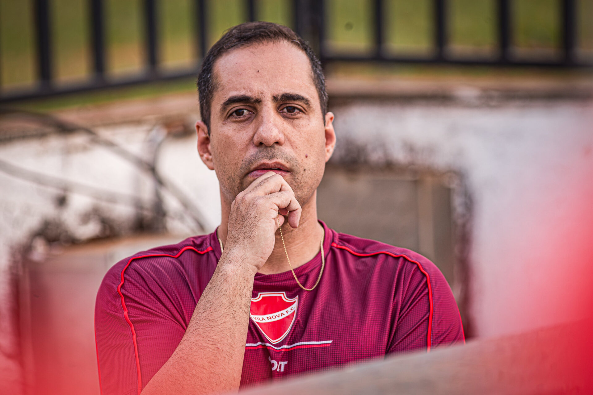 Hugo Jorge Bravo critica arbitragem após empate do Vila Nova na Série B