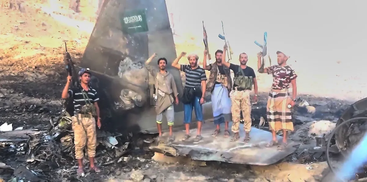 Ataque houthi mata dezenas de militares no Iêmen