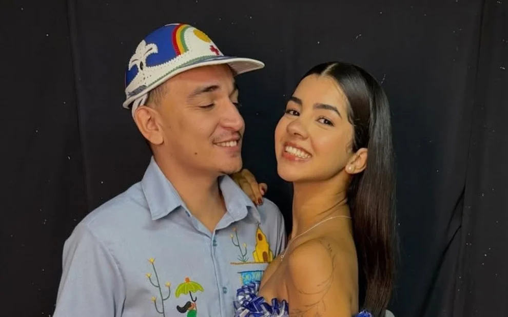 Esposa de João Gomes defende cantor e cita impactos políticos na saúde mental