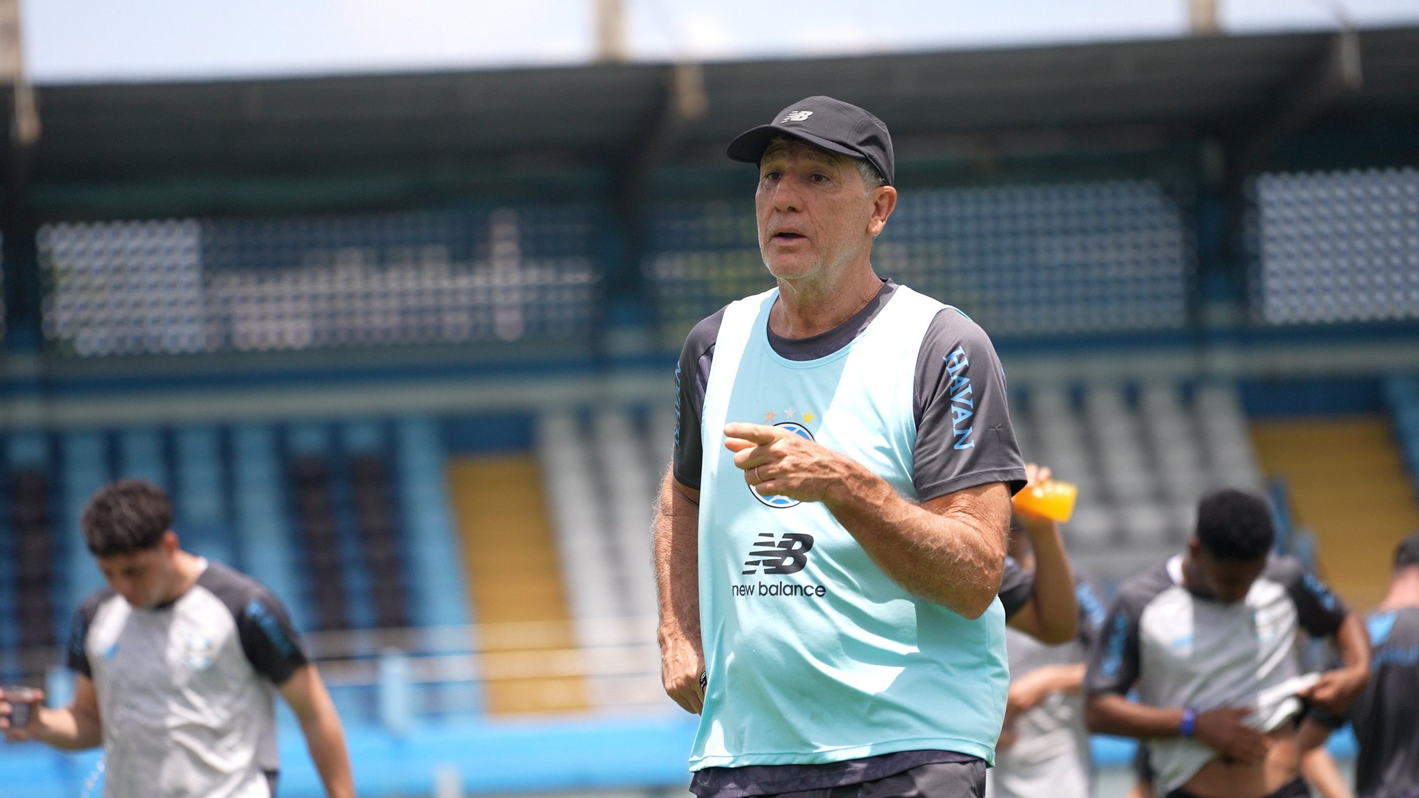 Remo e Grêmio duelam em Belém em confronto direto contra o rebaixamento