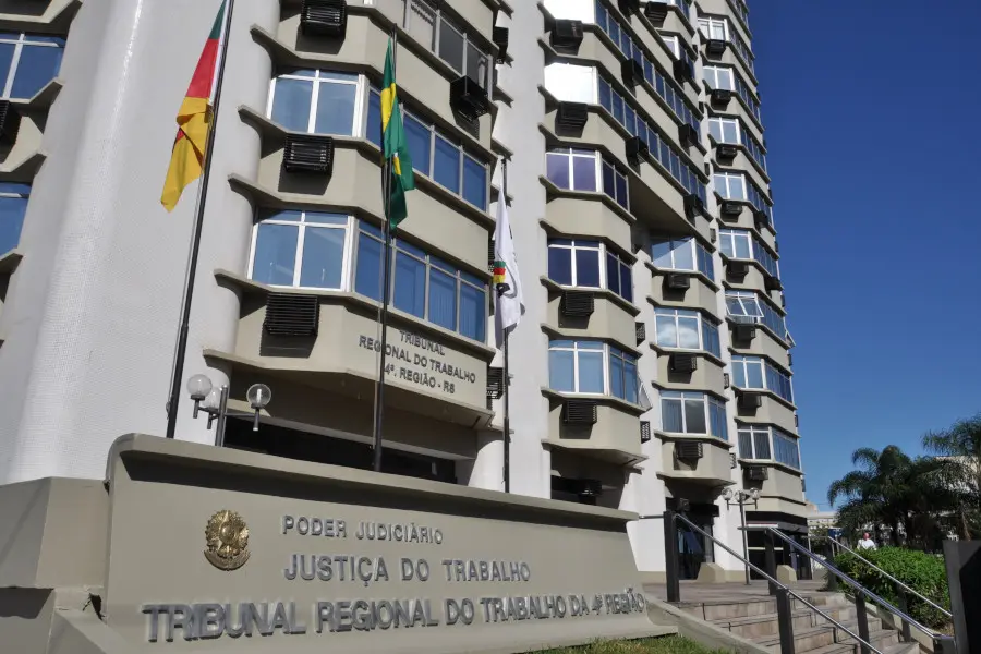 Tribunal Regional do Trabalho da 4ª Região publica edital com 23 cargos