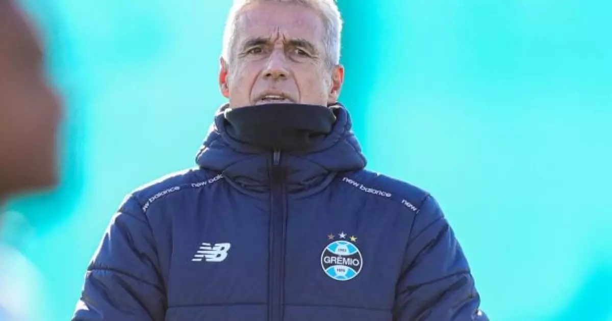 Grêmio negocia rescisão de Luís Castro em meio a dificuldades financeiras