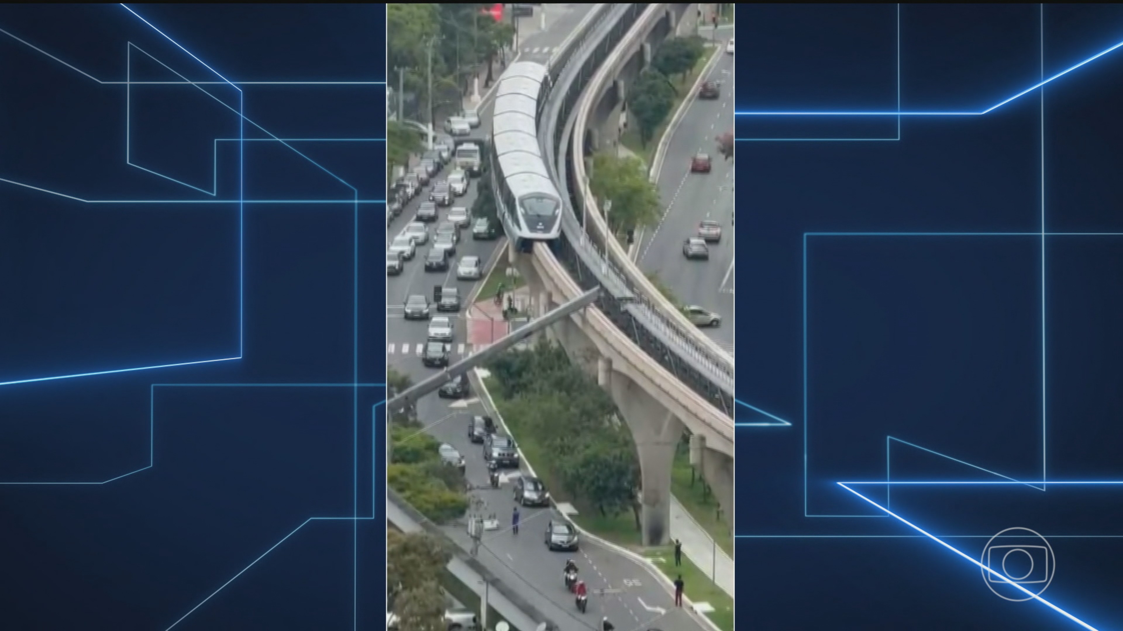 Guindaste cai sobre monotrilho em São Paulo e é atingido por trem