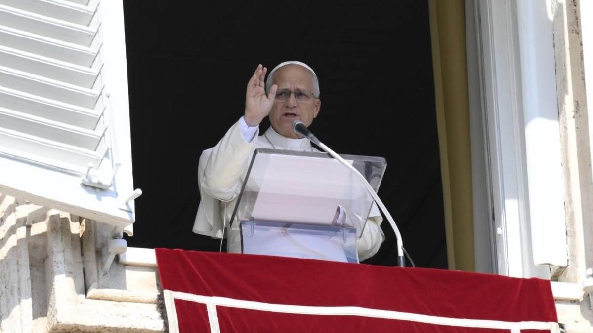 Papa Leão XIV reaparece no Vaticano e reza o Angelus após alta médica