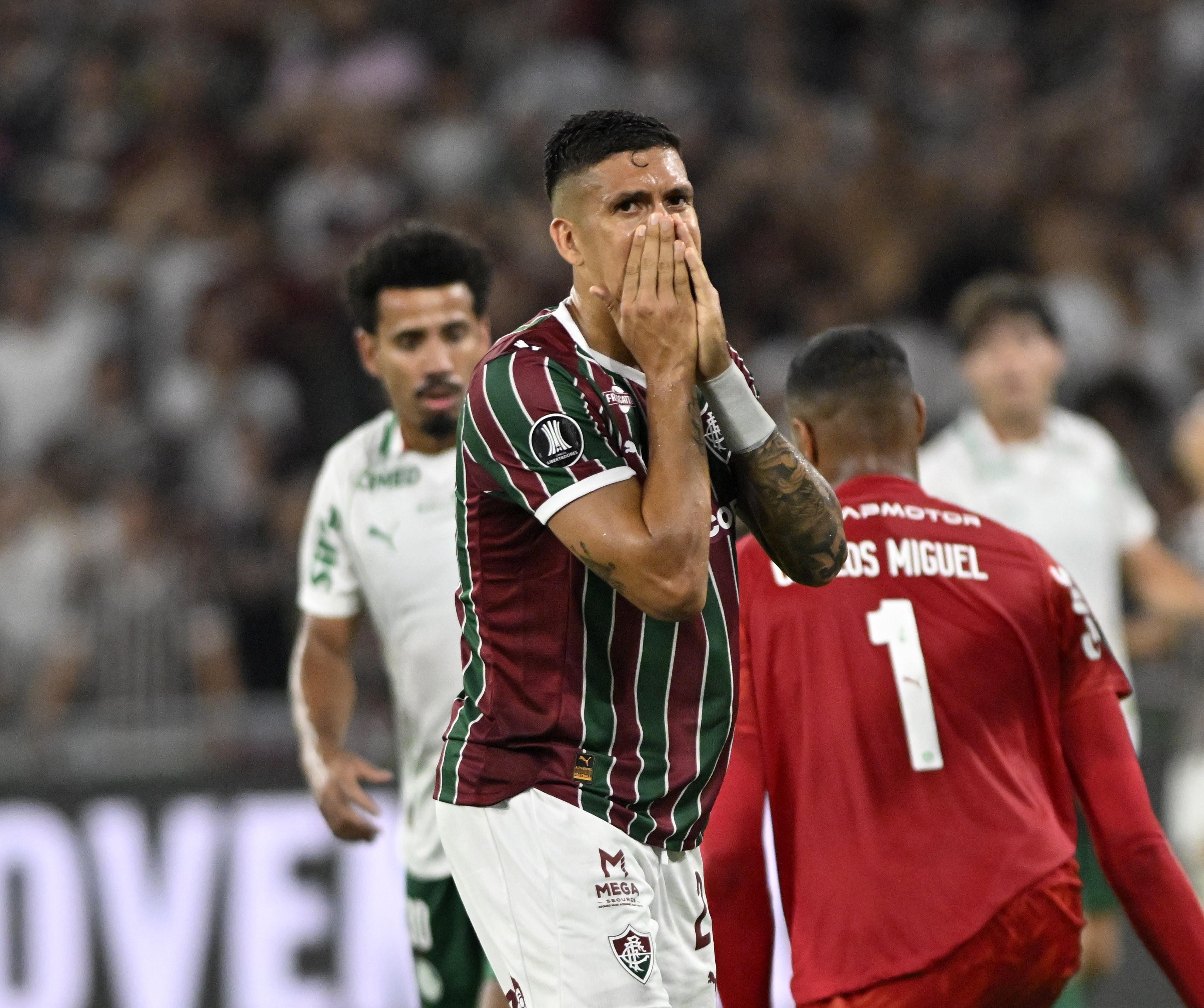 Fluminense perde zagueiro Millán por lesão muscular