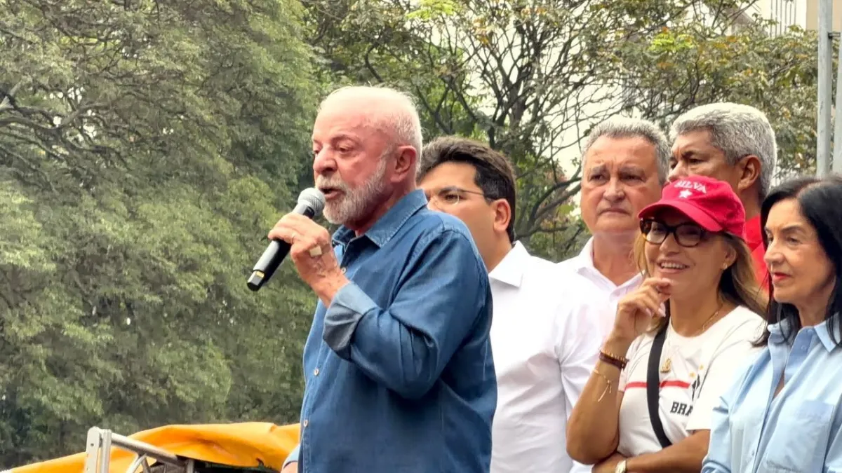 Lula faz aceno a Cleitinho Azevedo e cobra neutralidade em Minas Gerais
