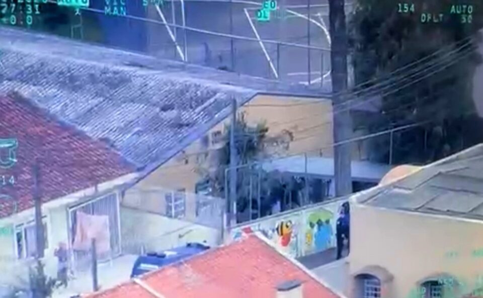 Homem que manteve crianças reféns em CMEI de Curitiba é morto pela polícia