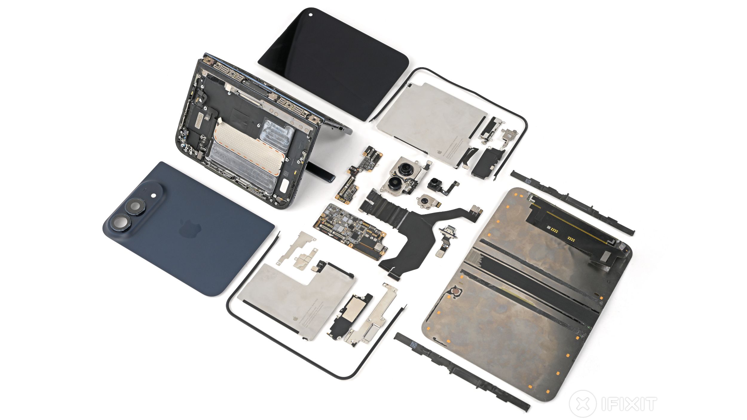 iFixit avalia iPhone Duo como o dobrável mais reparável, mas aponta falhas
