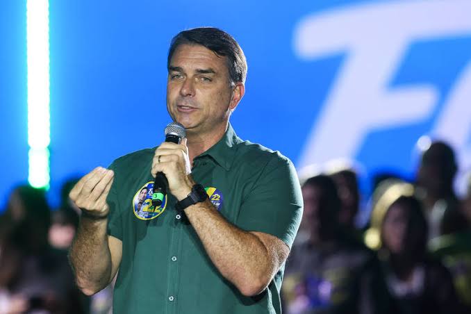Flávio Bolsonaro propõe Caixa como Banco da Prosperidade
