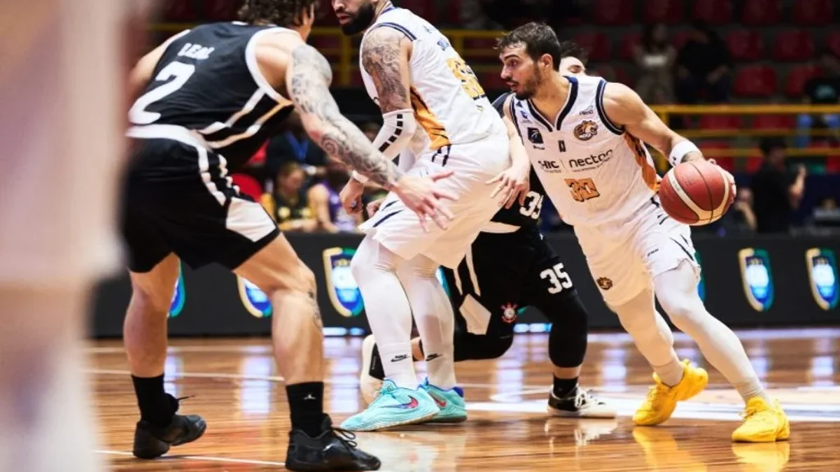 Mogi Basquete vence o Corinthians na estreia do NBB