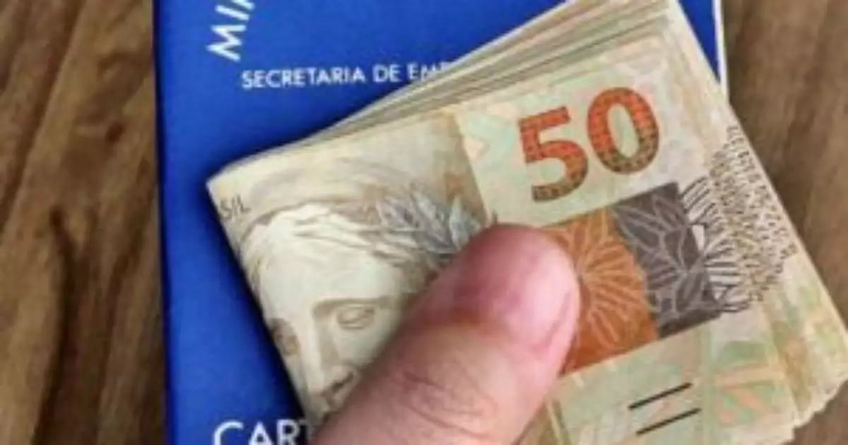 Trabalhadores CLT terão segunda parcela do 13º salário antecipada em 2026