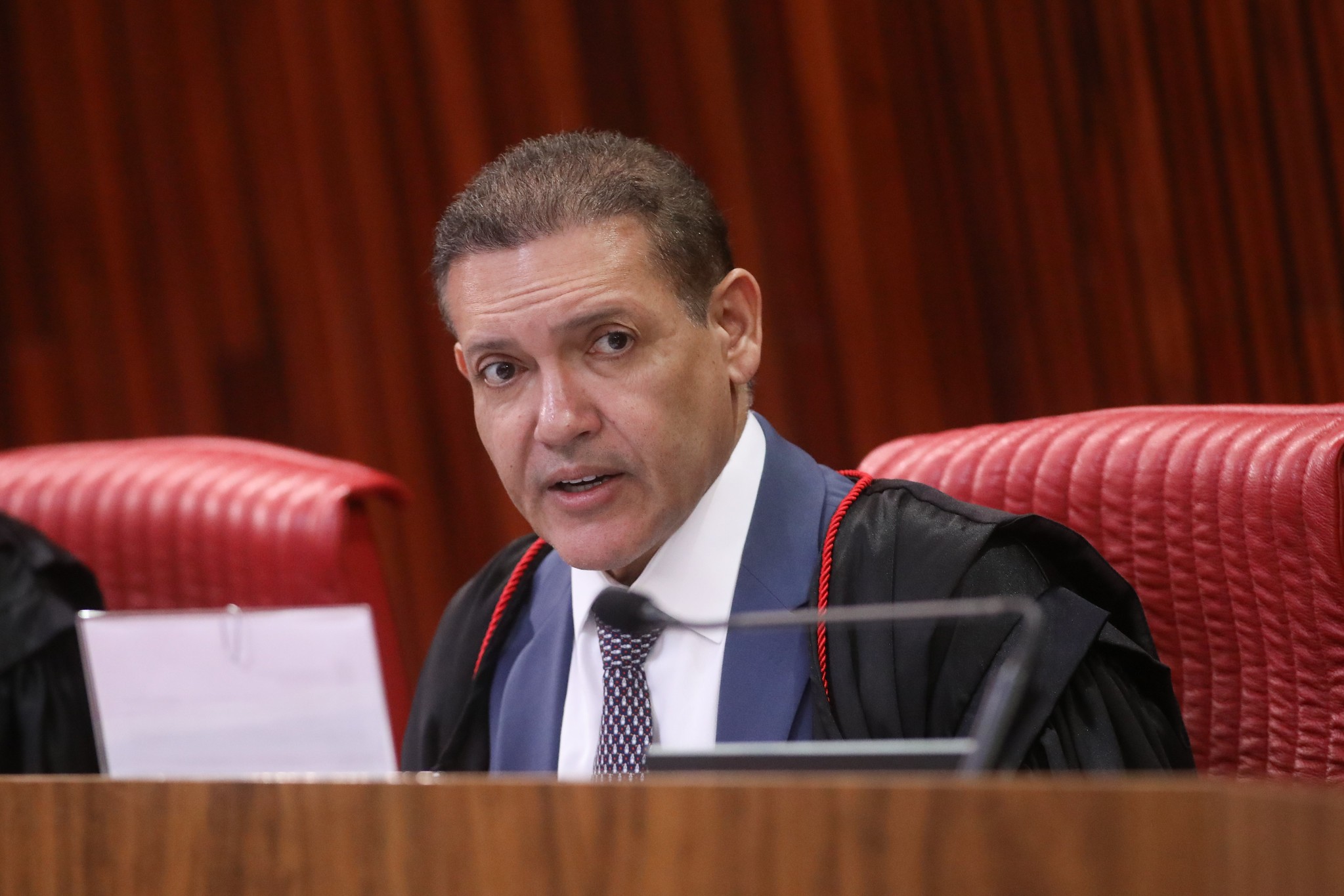 TSE determina análise de urgência sobre canal de mensagens ligado a Lula