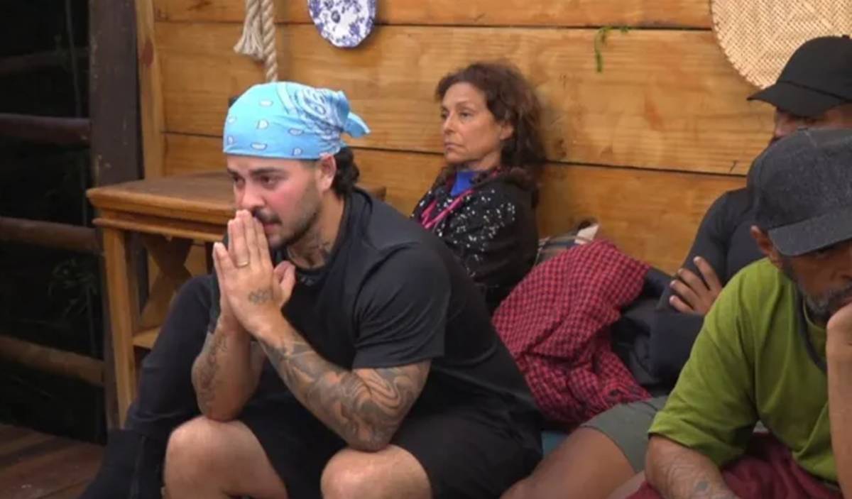 A Fazenda 18: Jottapê anuncia desistência e Galisteu cobra peões
