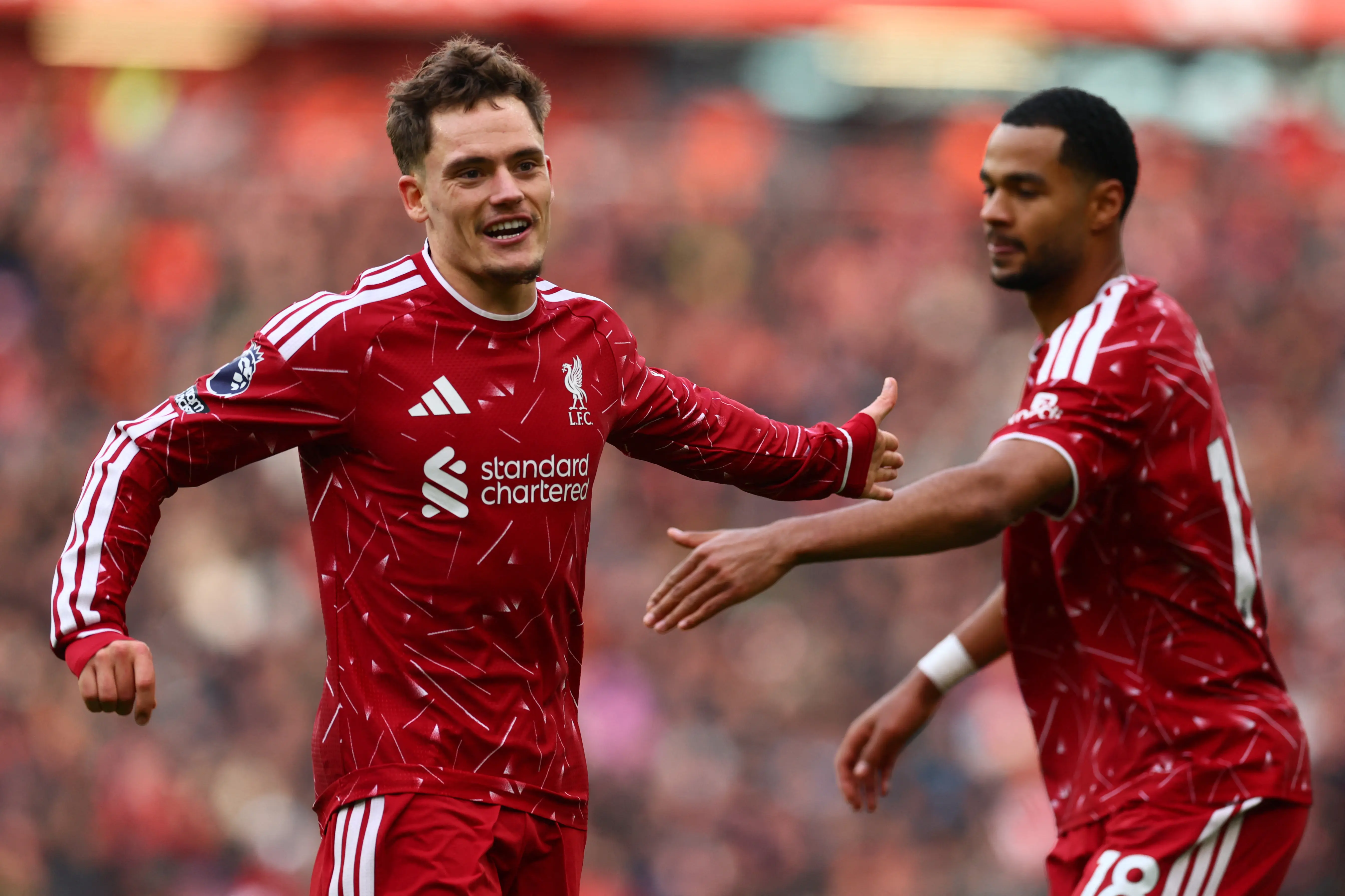Liverpool vence o Brighton por 2 a 0 e entra no G4