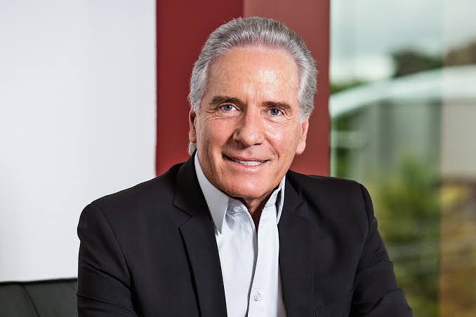 Roberto Justus e sua trajetória familiar e empresarial em foco