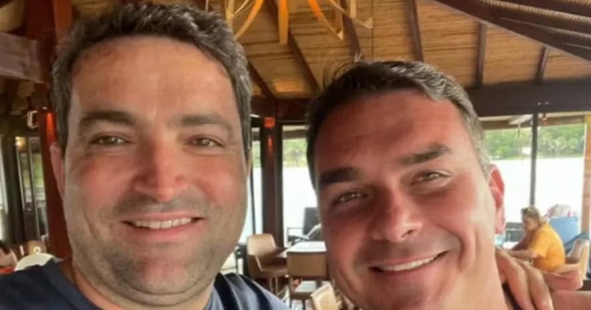 Investigação aponta relação entre Flávio Bolsonaro e advogado