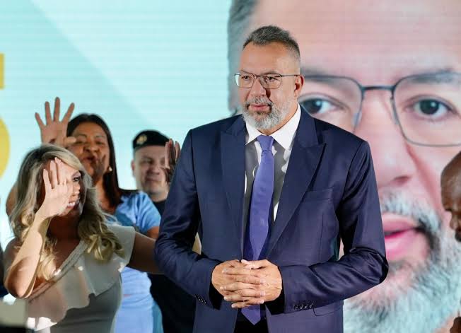 PF prende ex-prefeito e ex-chefe da Polícia Civil do RJ por lavagem de dinheiro