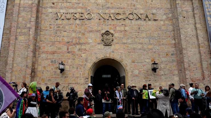 Governo colombiano retira obras de museu e gera protestos
