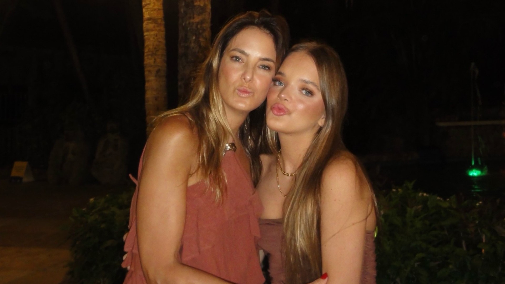 Ticiane Pinheiro curte férias no Ceará com a filha Rafa Justus