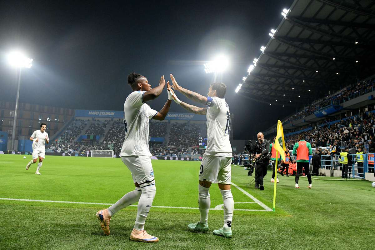 Lazio goleia o Sassuolo por 6 a 2 e assume liderança da Serie A