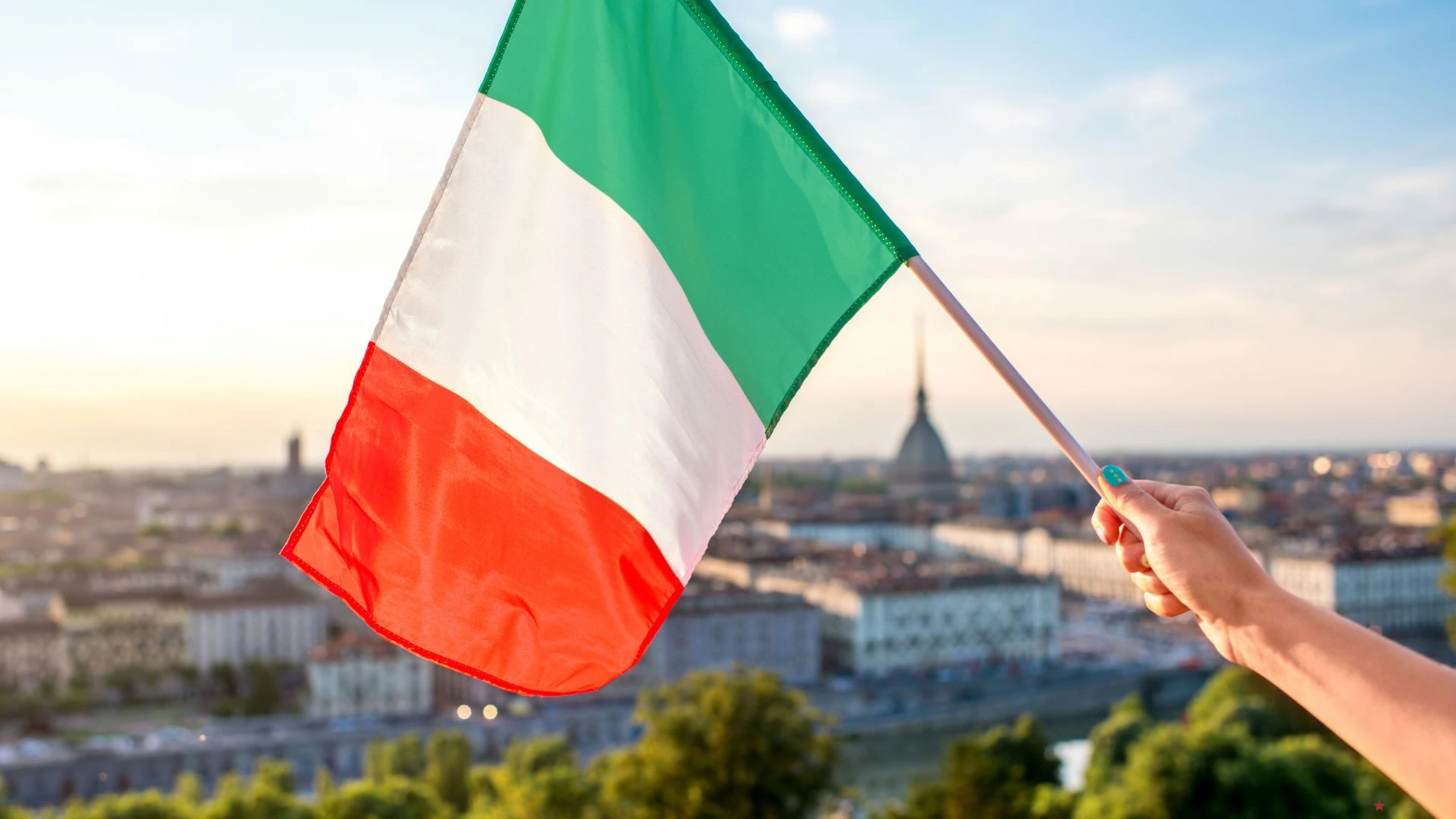 Italia enfrenta alertas fiscais e fecha acordos internacionais