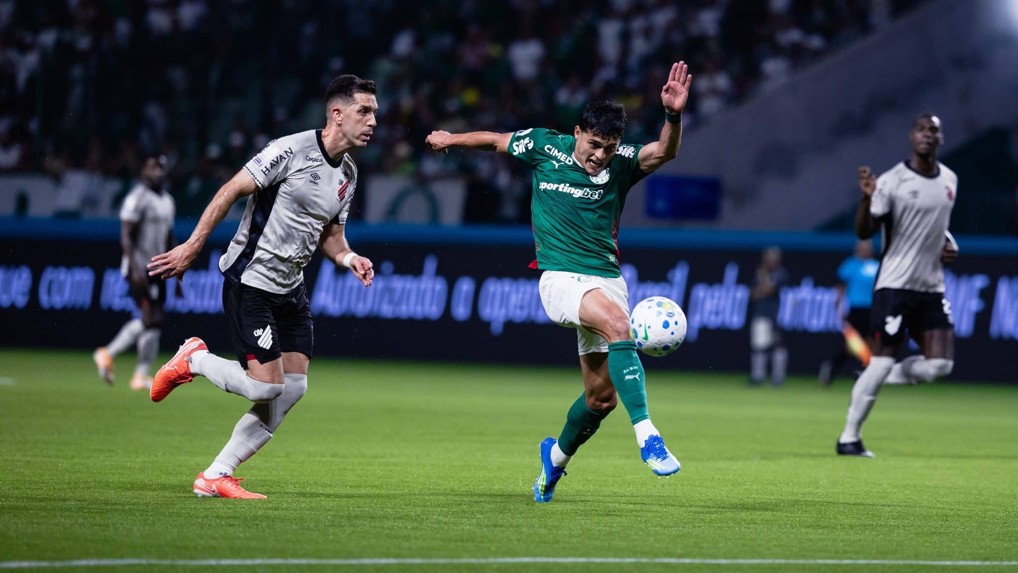 Athletico-PR recebe o Palmeiras na Arena da Baixada pela 31ª rodada do Brasileirão