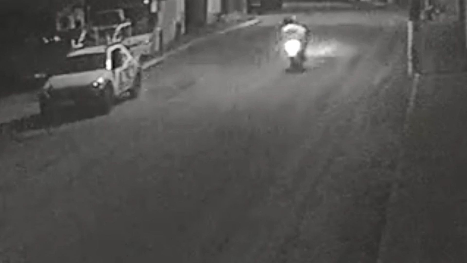 Acidente entre carro e moto deixa três feridos em Guarapari