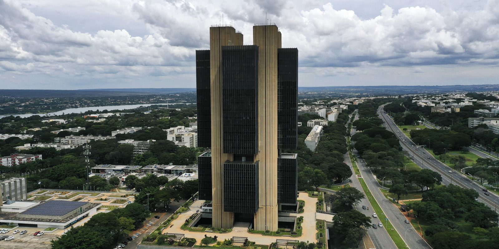 Banco Central descarta risco sistêmico, mas alerta para endividamento