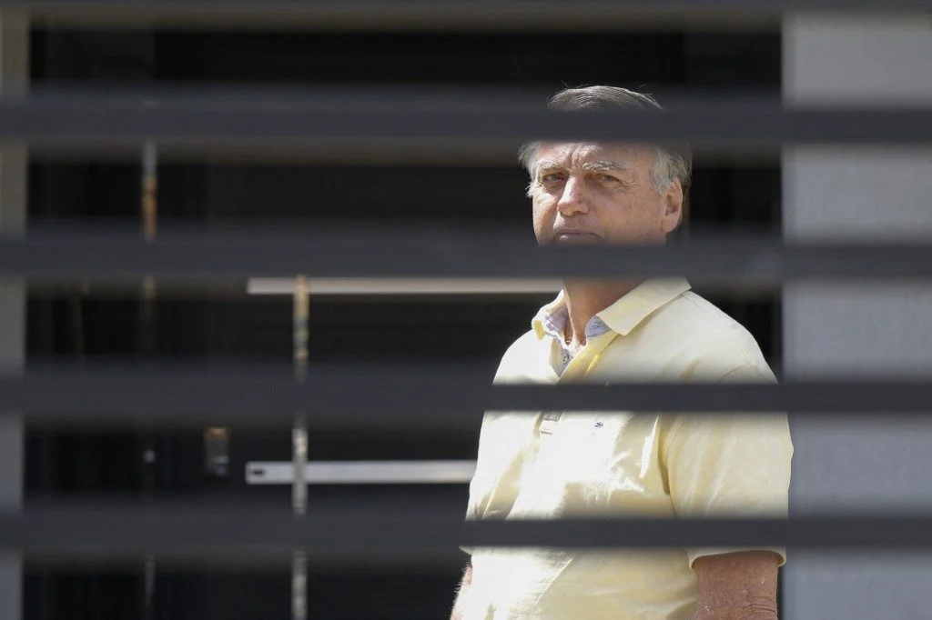 Moraes autoriza presença de convidados em residência de Bolsonaro