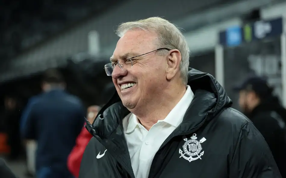 Corinthians vive crise interna e elenco decide se fechar