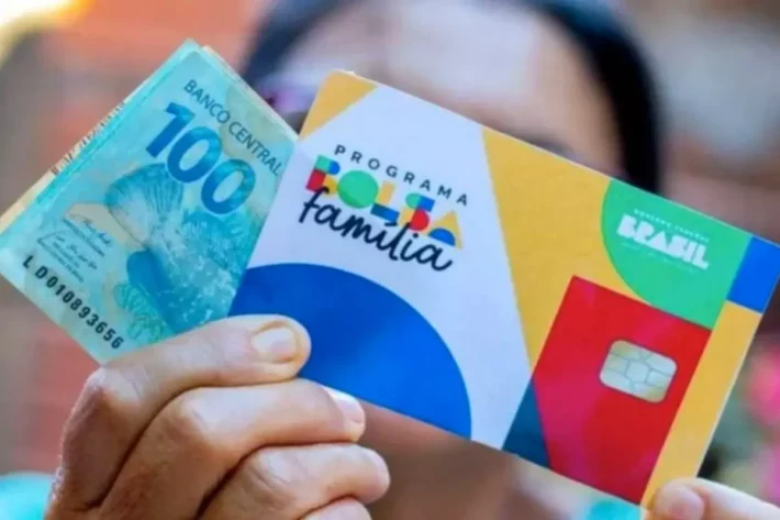 Bolsa Família com reajuste de 15% começa a ser pago nesta segunda-feira