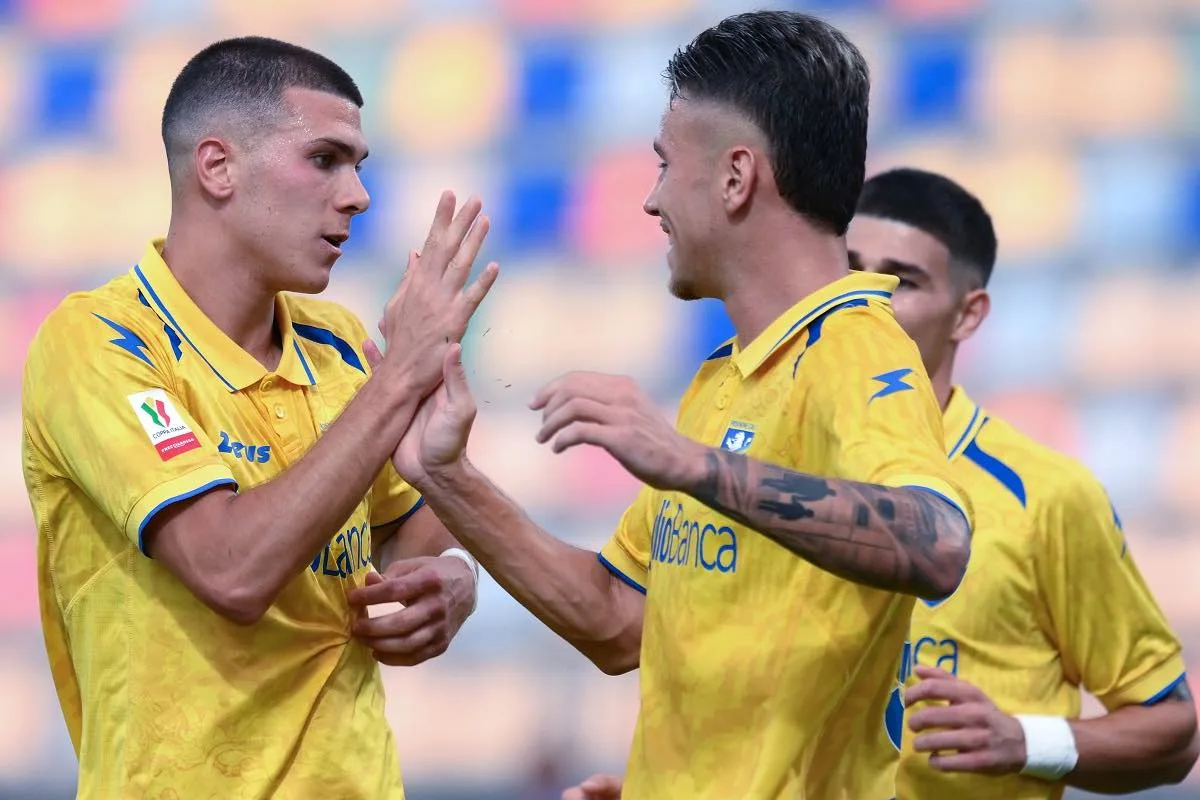 Frosinone goleia o Lecce por 5 a 1 e faz história na Serie A