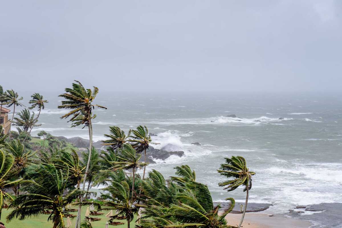 Ciclone extratropical e frente fria colocam 13 estados em alerta de temporais