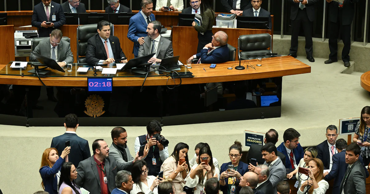 Crescimento do Partido Liberal e desafios para a governabilidade no Brasil