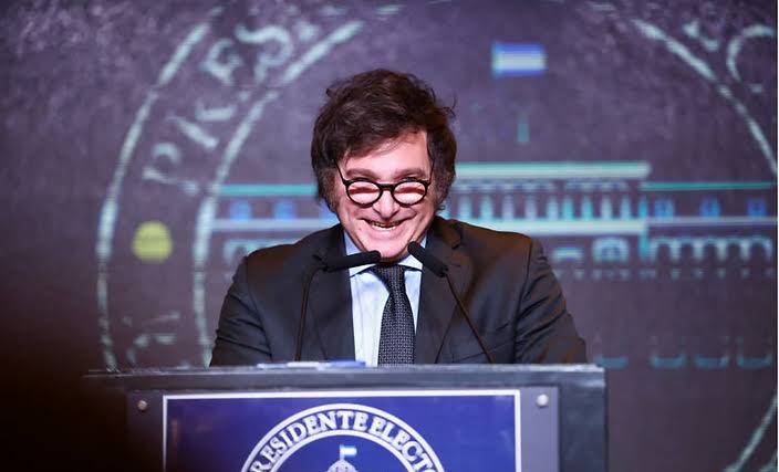 Anistia Internacional prepara denúncia contra Javier Milei na ONU