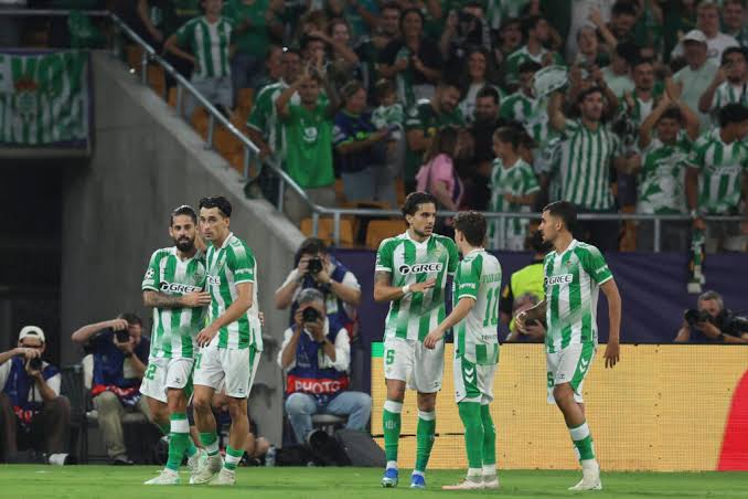 Real Betis vence o Porto por 3 a 2 e segue invicto na Liga dos Campeões
