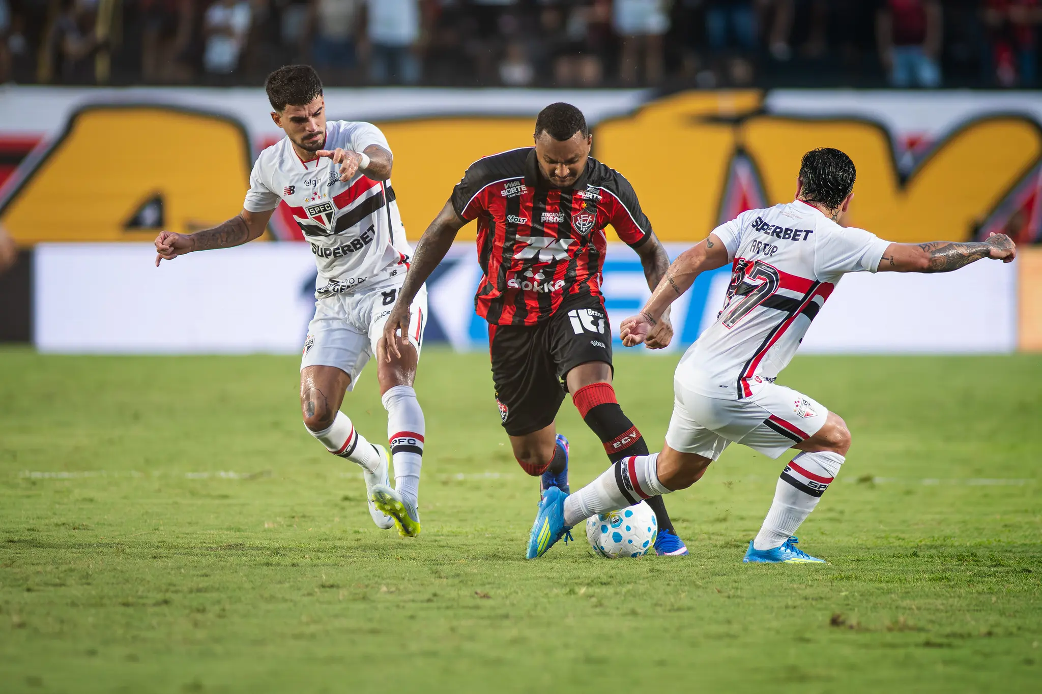 São Paulo recebe o Vitória no MorumBIS pelo Campeonato Brasileiro
