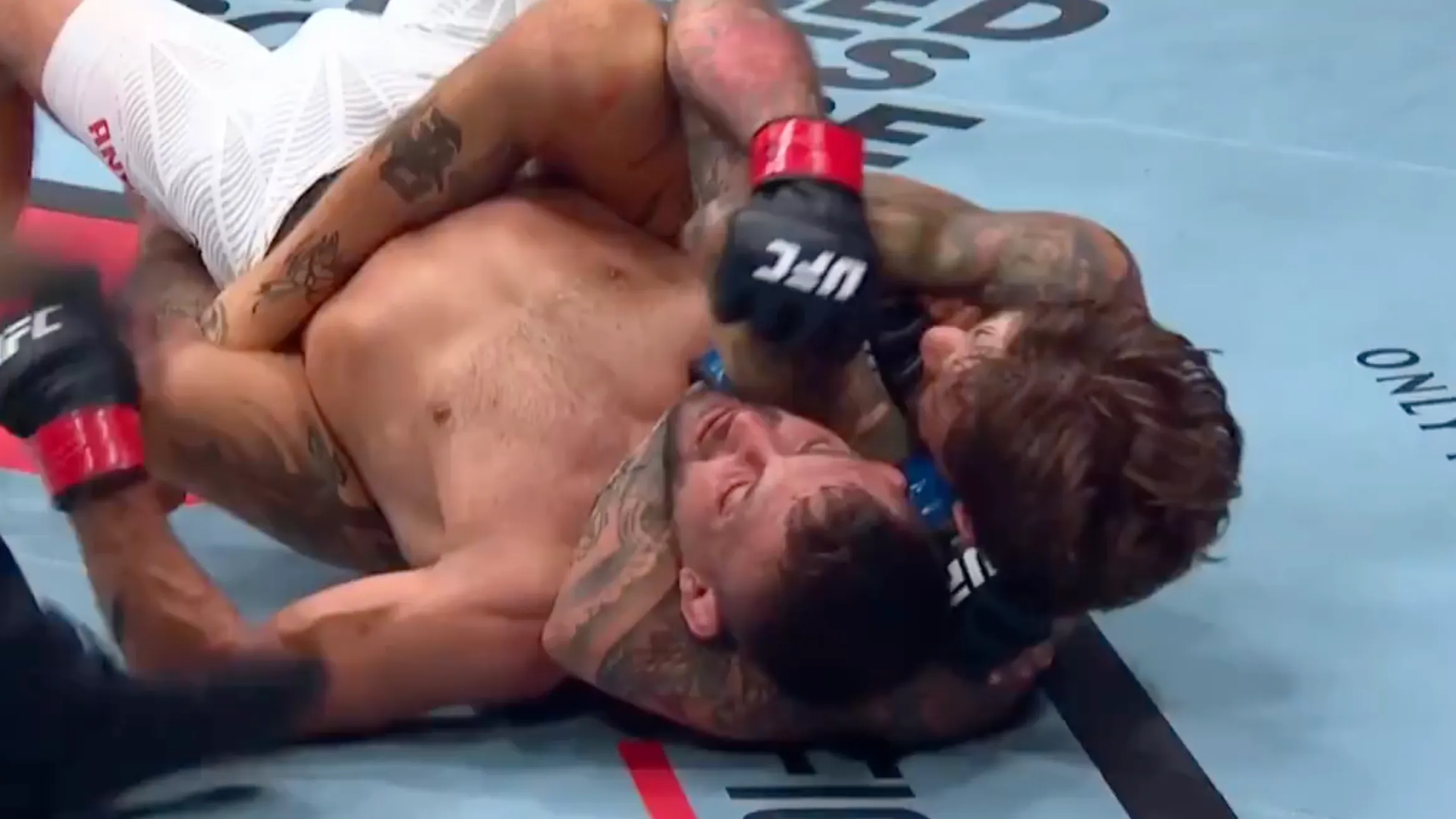 Steven Koslow vence Chad Anheliger no UFC Edmonton