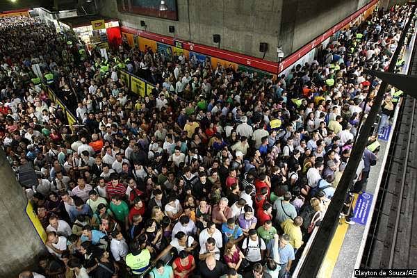 Falha no Metrô de SP afeta circulação da Linha 3-Vermelha