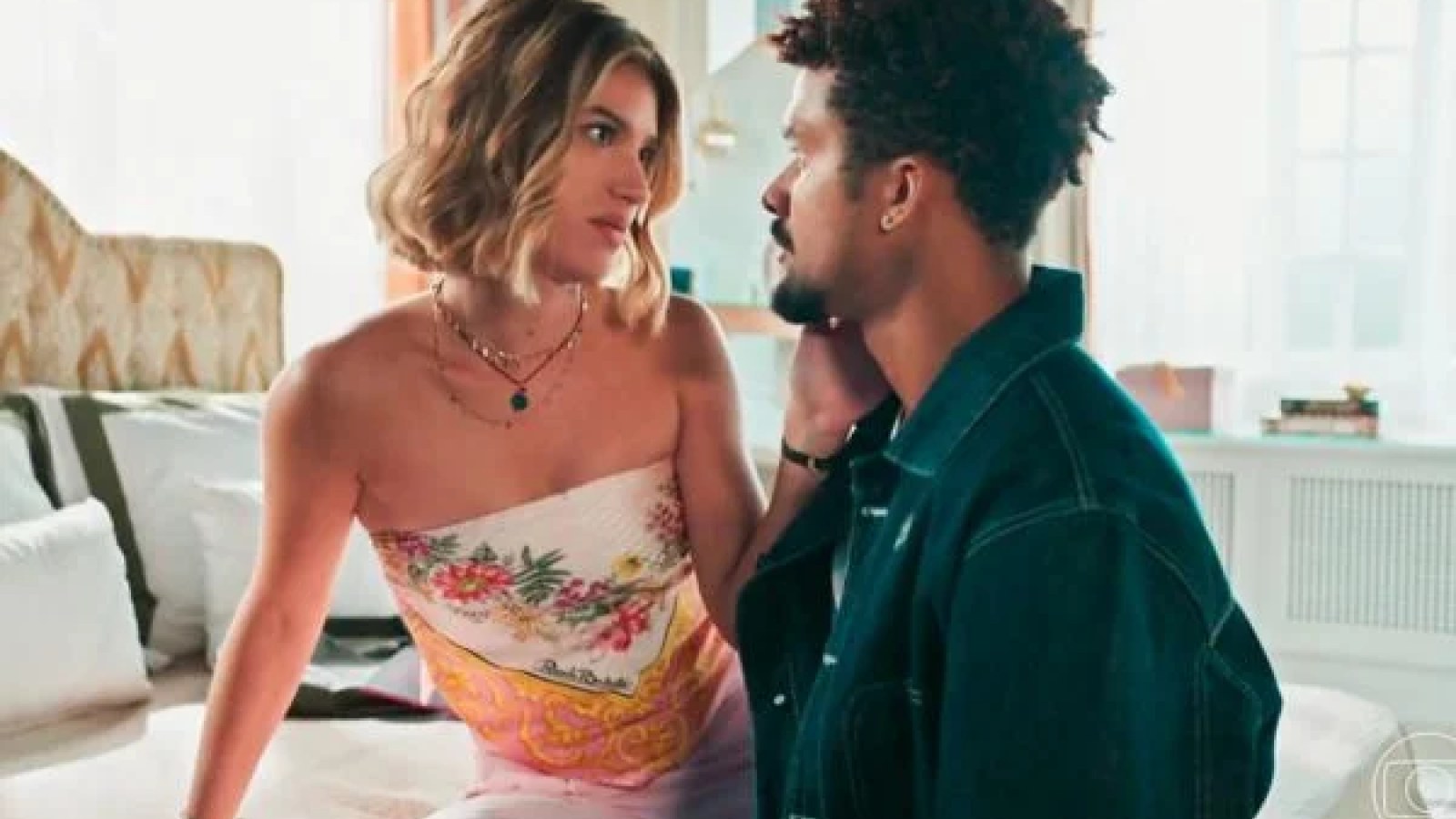 Relacionamento de Bela e Lucas chega ao fim na novela Por Você