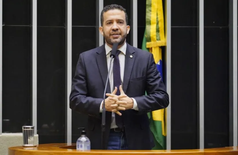 Deputado André Janones é internado em UTI em São Paulo após arritmia