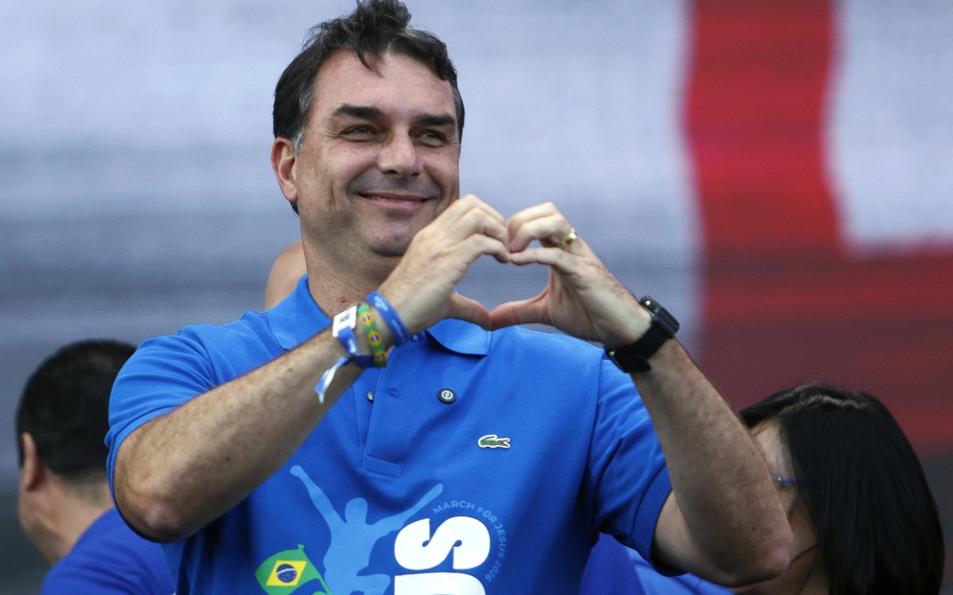 Flávio Bolsonaro participou de festa com lobistas e garotas de programa em 2020