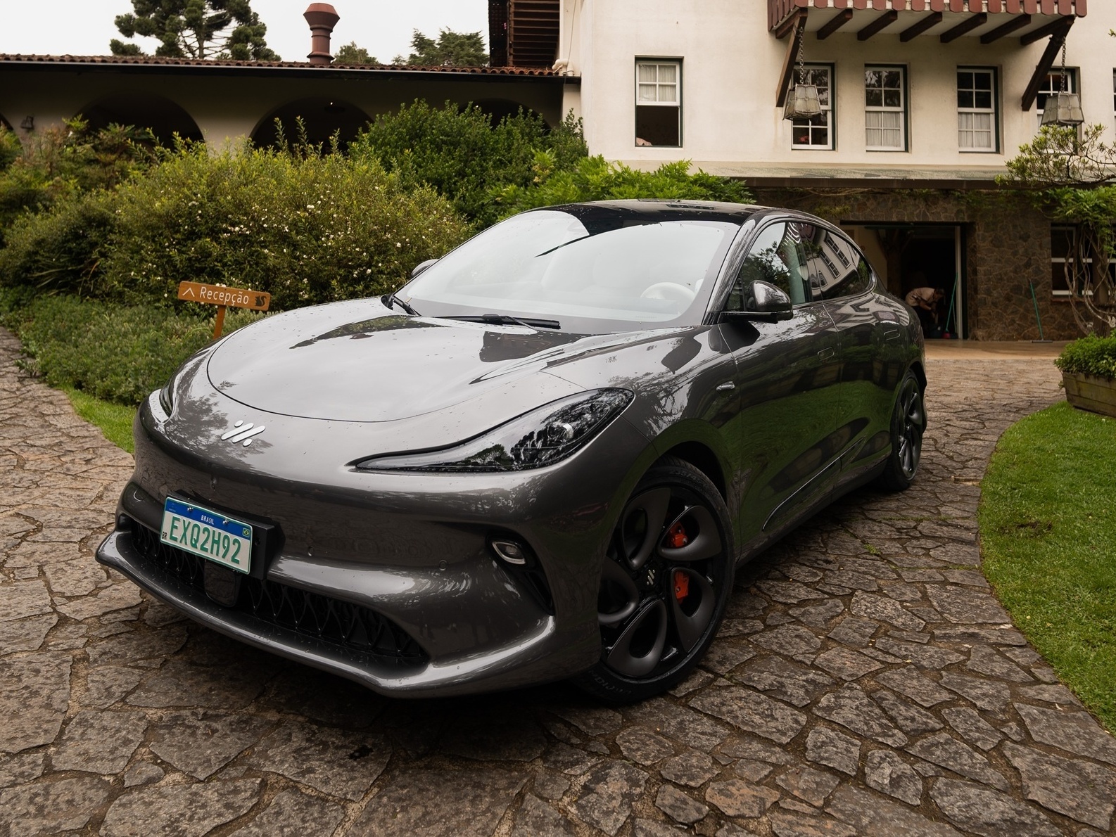 Novo SUV elétrico MG IM6 chega ao Brasil com até 752 cv