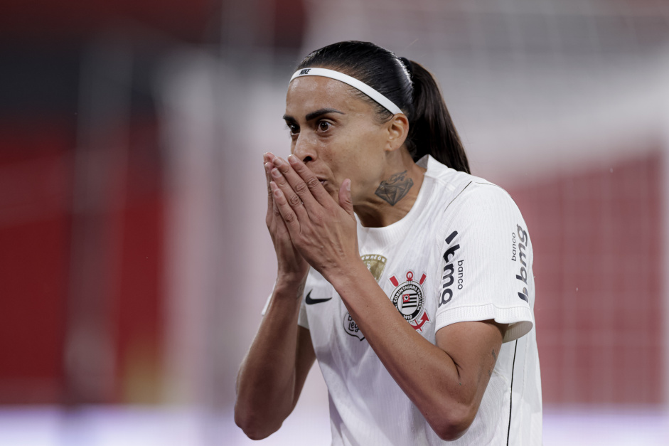 Andressa Alves sofre entorse e vira dúvida no Corinthians