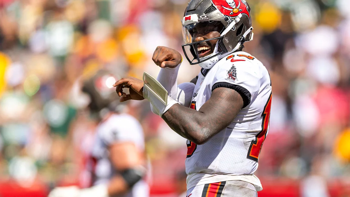Jalon Daniels brilha e comanda vitória dos Buccaneers sobre os Cowboys
