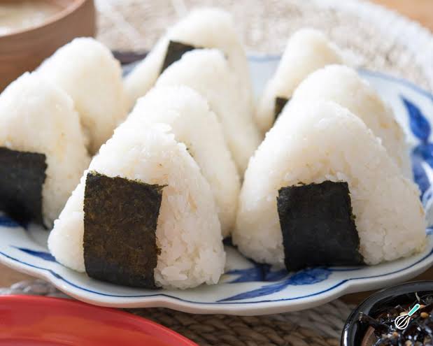 Oficina de culinária japonesa ensina preparo de bolinho de arroz em São Paulo