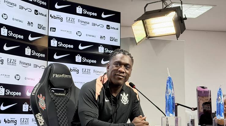 Clarence Seedorf assume o Corinthians para tentar evitar rebaixamento